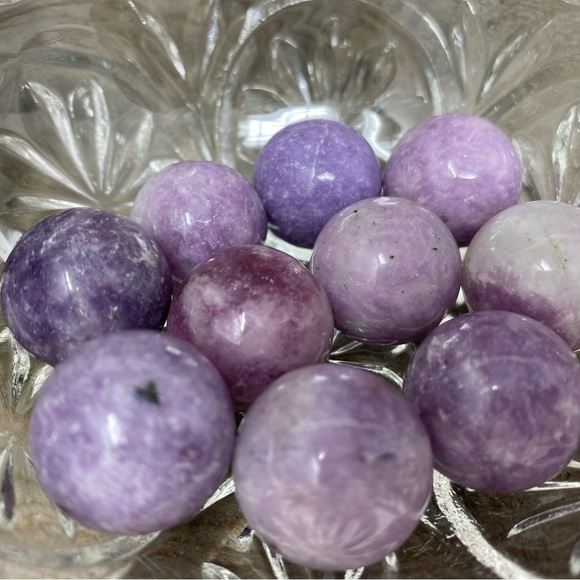 LEPIDOLITE Mini Spheres - Picture 4 of 4